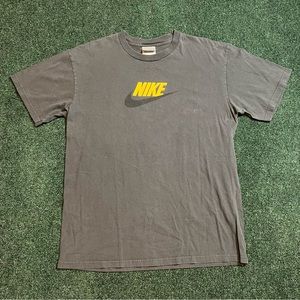 Vintage Y2K Nike Faded Swoosh Sports Spell out Gray T Shirt Size L 20X27.5